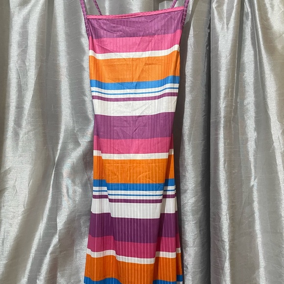 Color block dress, cross straps in the back light weight - Picture 1 of 2